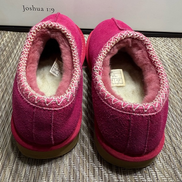 UGG Women's Pink Slip-On Slippers SZ 6 Box5 - Picture 4 of 6